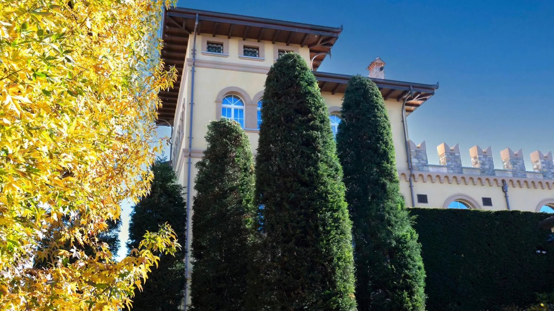 Accomodation Hotel Castello Il Codirosso Cesate Italy