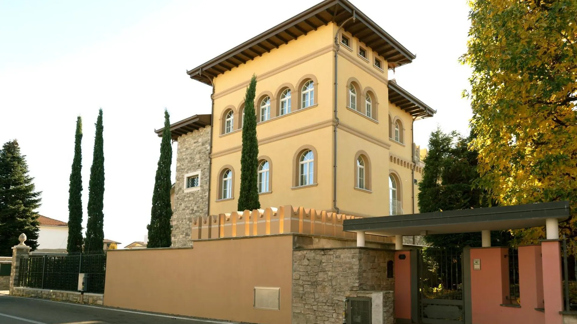 Accomodation Hotel Castello Il Codirosso Cesate